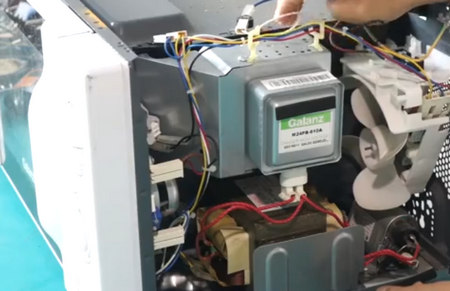 格兰仕微波炉通电不加热的澳门十大视频